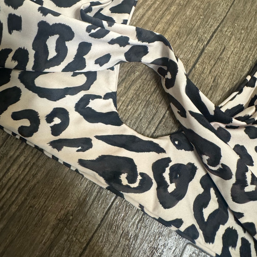 Toast Swim Signature Scoop bikini Top (Spot). Medium. Bralette. Leopard cheetah - Picture 12 of 12